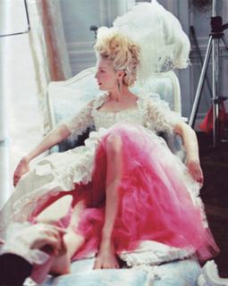 Kirsten Dunst feet photo thumbnail