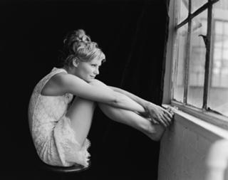Kirsten Dunst feet photo thumbnail