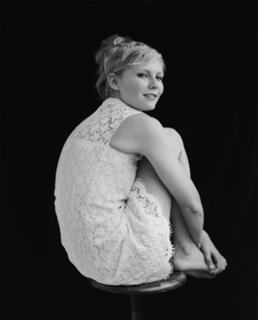 Kirsten Dunst feet photo thumbnail