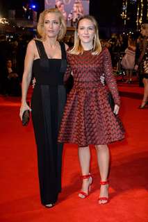 Gillian Anderson feet photo thumbnail