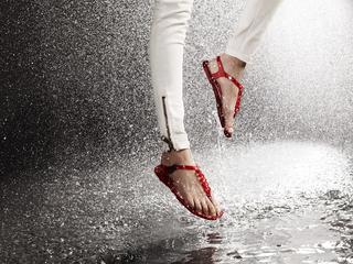 Cara Delevingne feet photo thumbnail