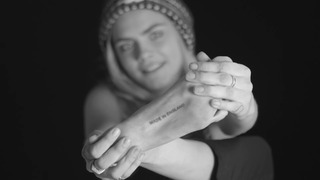 Cara Delevingne feet photo thumbnail