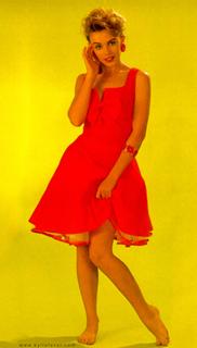 Kylie Minogue feet photo thumbnail