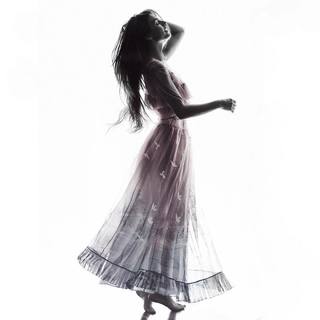 Isis Valverde feet photo thumbnail