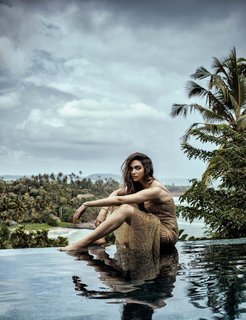 Deepika Padukone feet photo thumbnail