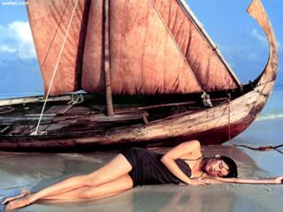 Laetitia Casta feet photo thumbnail