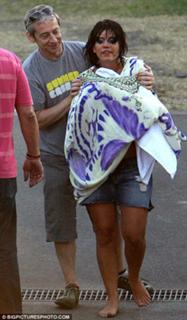 Lily Allen feet photo thumbnail