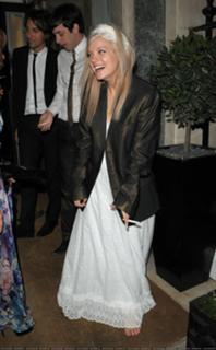 Lily Allen feet photo thumbnail