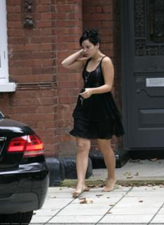 Lily Allen feet photo thumbnail