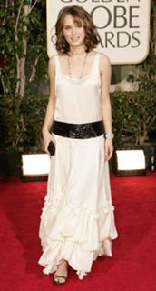 Natalie Portman feet photo thumbnail