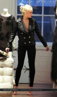 Lindsay Lohan feet photo thumbnail