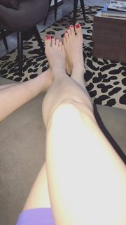 Alaine Crissiê feet photo thumbnail