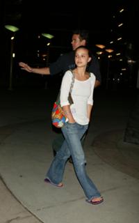 Natalie Portman feet photo thumbnail