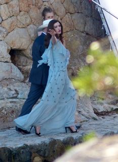 Anne Hathaway feet photo thumbnail
