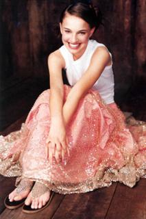 Natalie Portman feet photo thumbnail