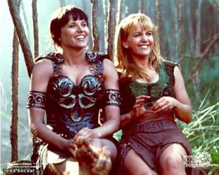 Lucy Lawless feet photo thumbnail