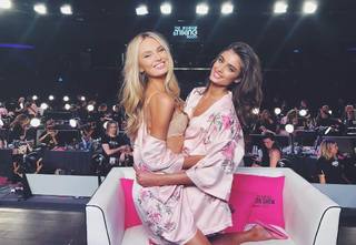 Taylor Hill feet photo thumbnail