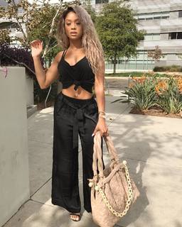 Jilly Anais feet photo thumbnail