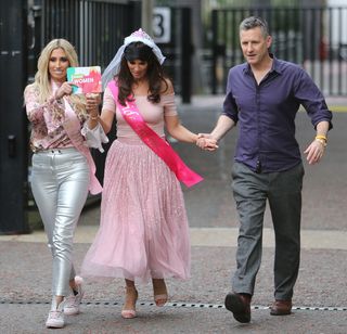 Andrea McLean feet photo thumbnail