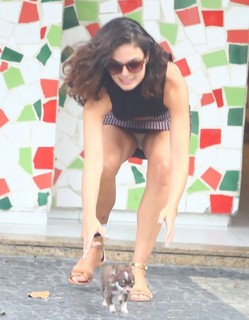 Isis Valverde feet photo thumbnail