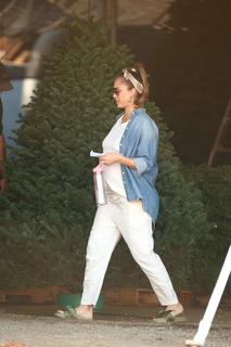 Jessica Alba feet photo thumbnail
