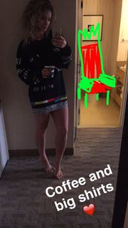 Lauren R. Wood feet photo thumbnail
