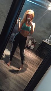 Lauren R. Wood feet photo thumbnail