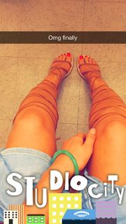 Lauren R. Wood feet photo thumbnail