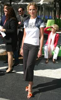 Katherine Heigl feet photo thumbnail