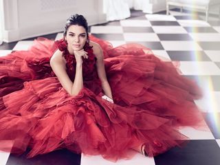 Kendall Jenner feet photo thumbnail