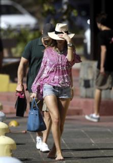 Rosie Huntington-Whiteley feet photo thumbnail