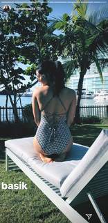 Camila Mendes feet photo thumbnail