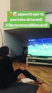 Giorgia Palmas feet photo thumbnail