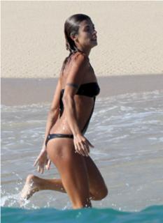 Elisabetta Canalis feet photo thumbnail