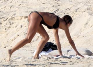 Elisabetta Canalis feet photo thumbnail