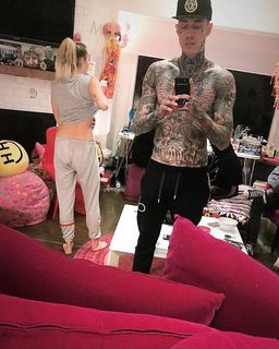 Miley Cyrus feet photo thumbnail