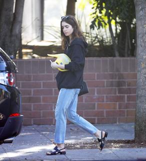 Lily Collins feet photo thumbnail