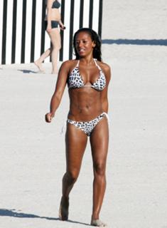 Mel B feet photo thumbnail