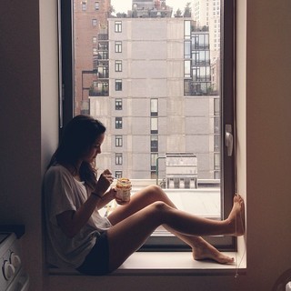 Camila Mendes feet photo thumbnail