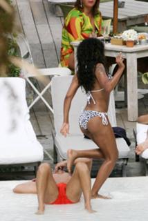 Mel B feet photo thumbnail