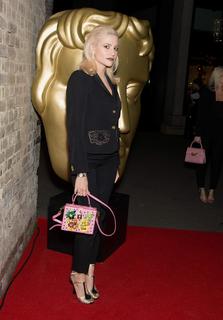 Pixie Lott feet photo thumbnail