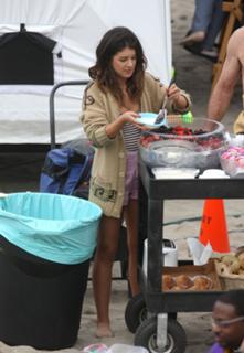 Shenae Grimes-Beech feet photo thumbnail