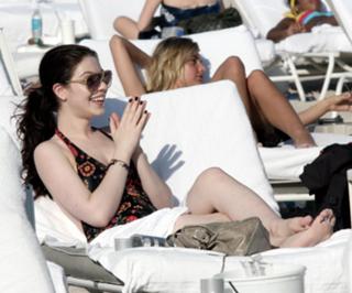 Michelle Trachtenberg feet photo thumbnail