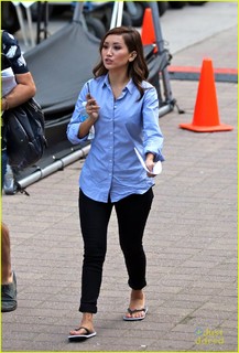 Brenda Song feet photo thumbnail