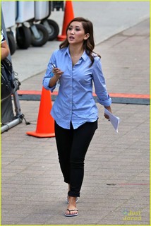 Brenda Song feet photo thumbnail