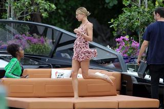 Hailey Bieber feet photo thumbnail