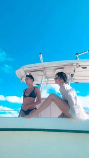 Kendall Jenner feet photo thumbnail