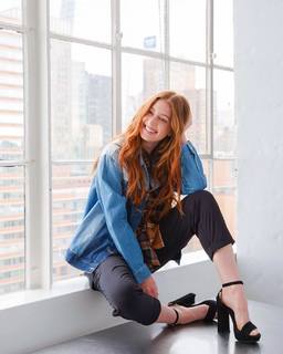 Marina Ruy Barbosa feet photo thumbnail