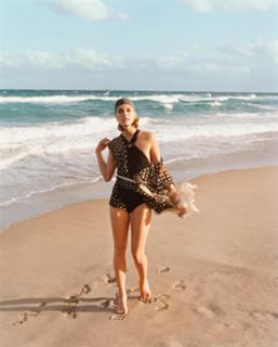 Milla Jovovich feet photo thumbnail