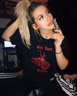 Tana Mongeau feet photo thumbnail